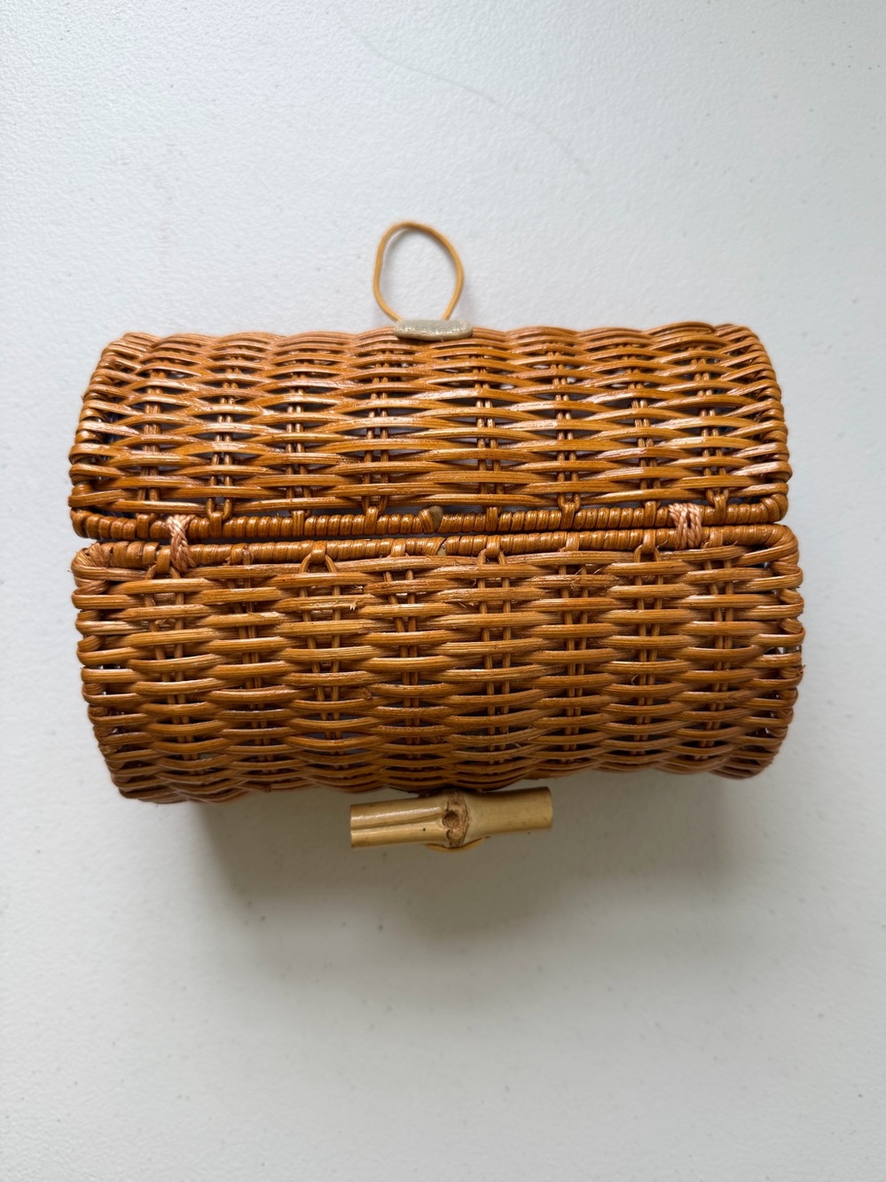 Lilly Pulitzer GWP Wicker Sunglass Case/Clutch
Boca Blue
It's a Sailabration - Picture 10 of 14